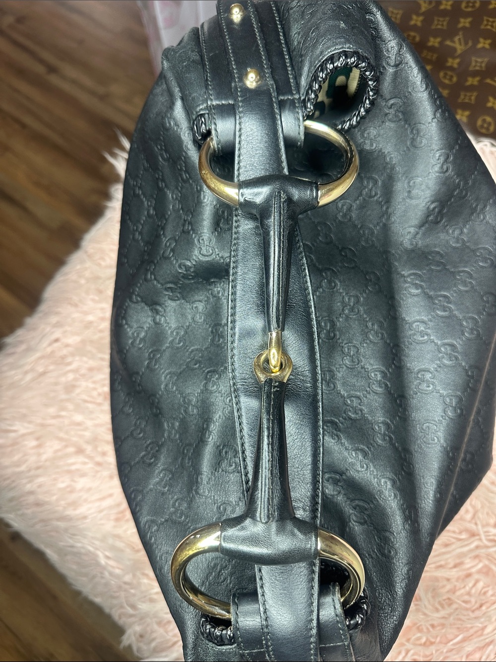 Gucci Auténtico, Black Embossed Leather Hobo Bag with Gold Hardware - Picture 2 of 7